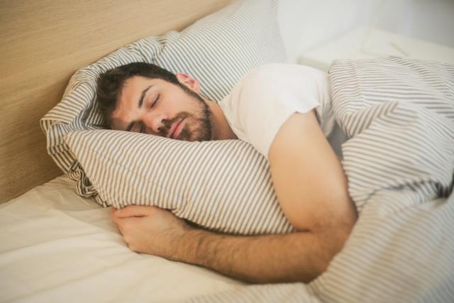 Besser Schlafen: Was tun, wenn man mitten in der Nacht aufwacht? 